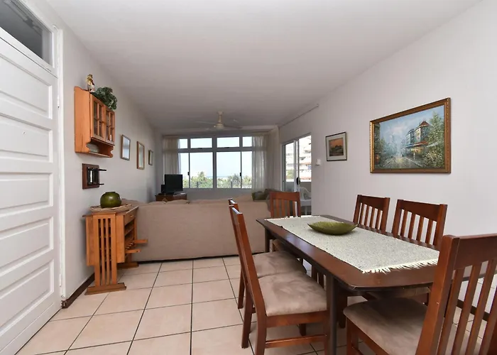 12 Sea Lodge