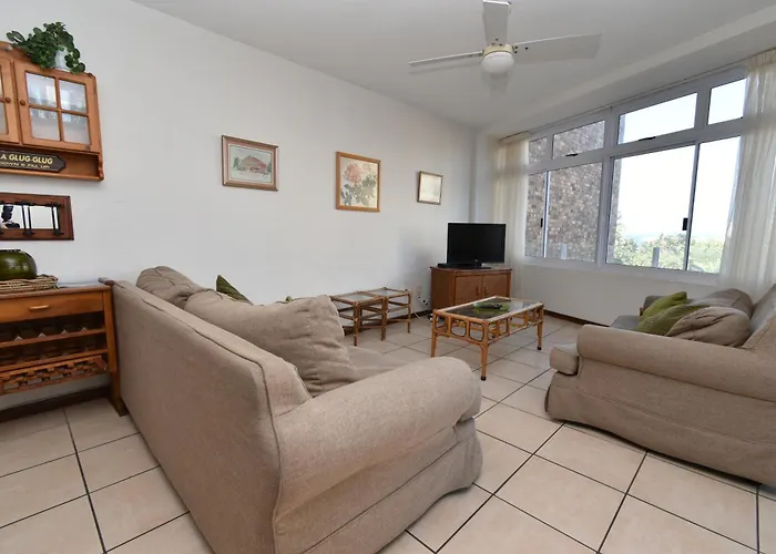 12 Sea Lodge